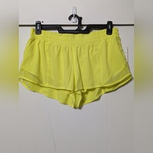 NWT Women's Hotty Hot Low-Rise Lined Short 2.5 Shorts Yellow Size 14
